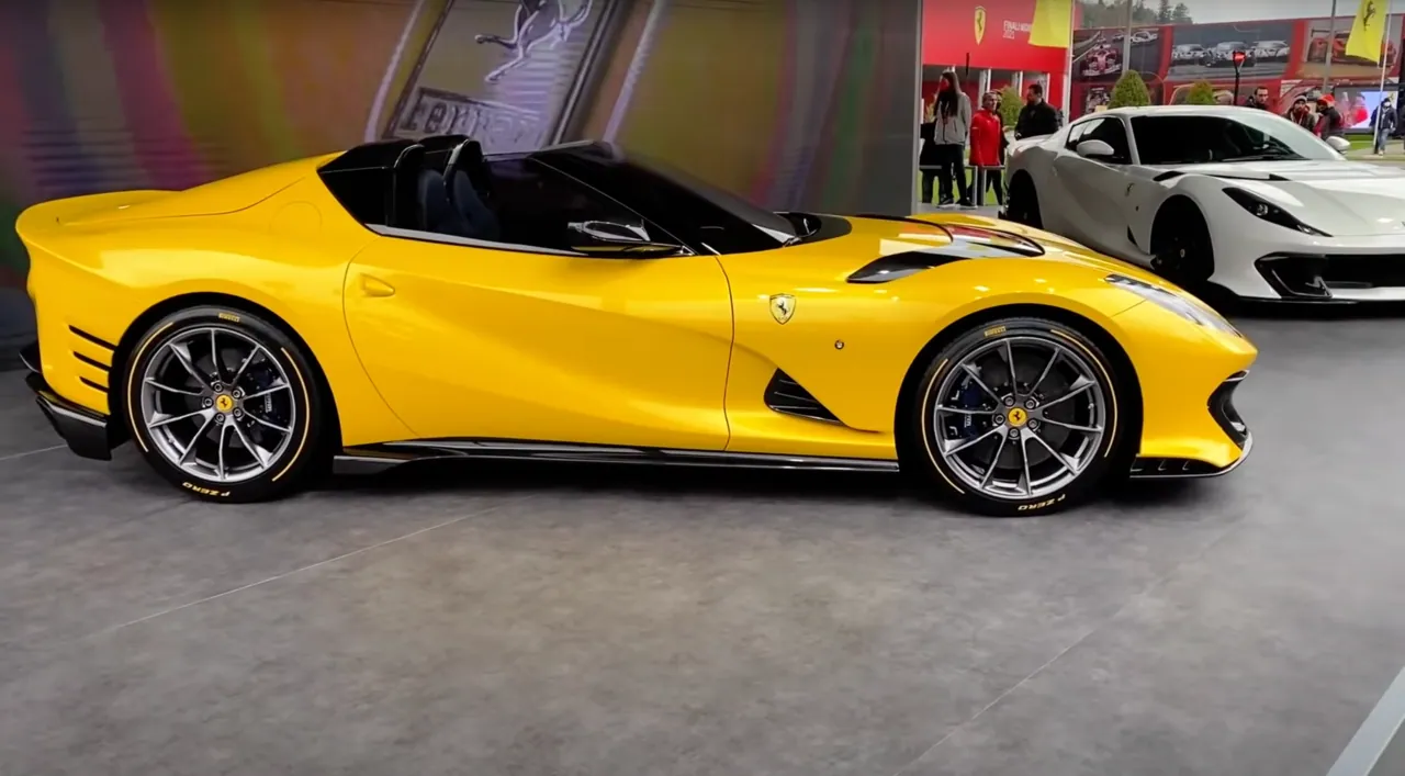 Ferrari 812 Competizione A (2021–2024)